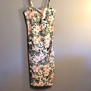 D26 NOBO  WOMENS FLOWERED DRESS SIZE SMALL (3-6)
